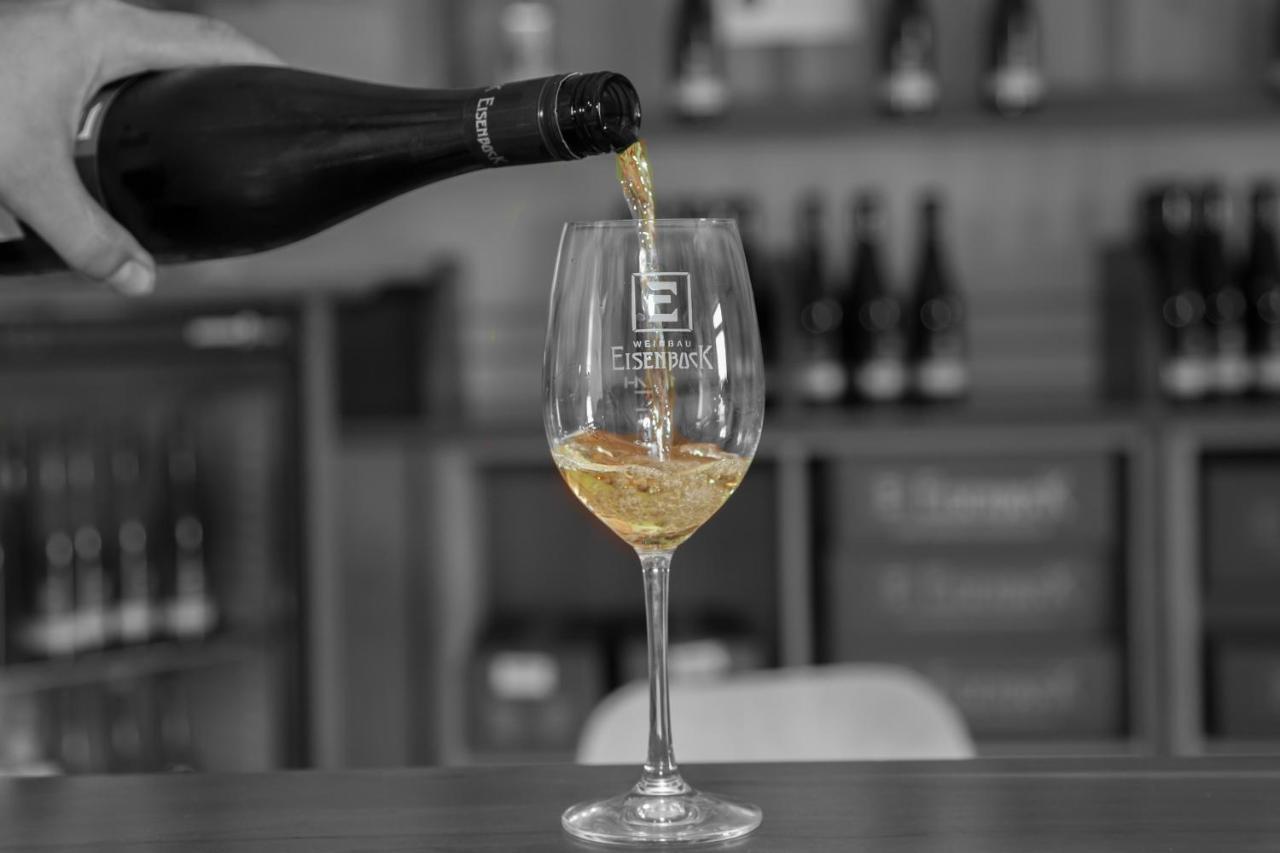 Ferienwohnung Am Weingut Eisenbock Strass  Exteriör bild